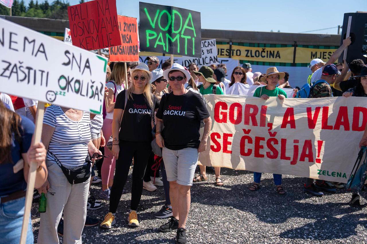 Gospić: Prosvjedni hod "Hodaj za Liku" zbog ilegalnog odlagališta otpada