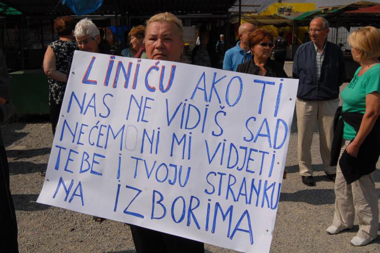 Prosvjed na tržnici u Slavonskom Brodu (1)