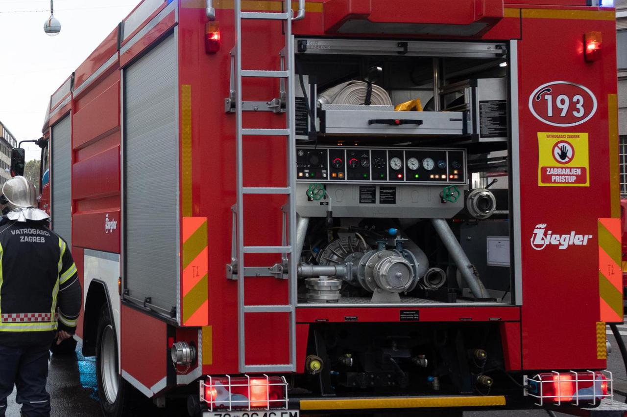 Zagreb: Zbog požara u tramvaju intervenirali vatrogasci
