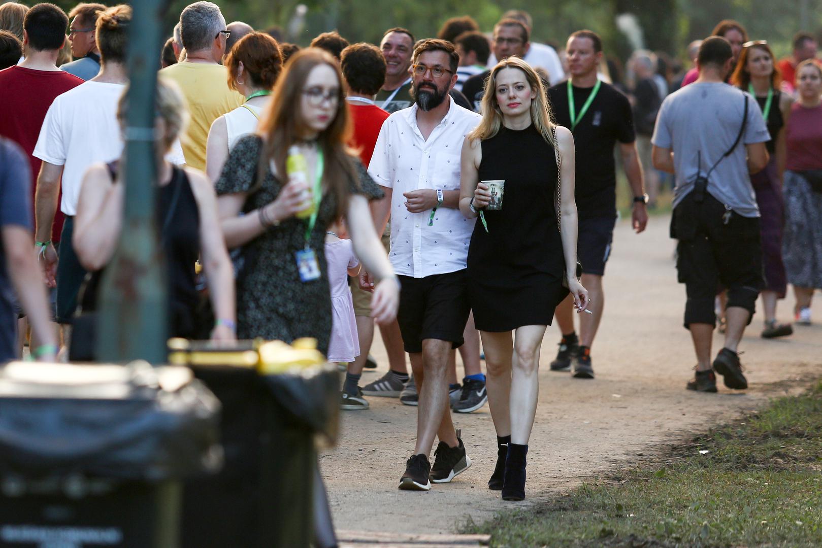 Zbog snimanja spomenute serije Jelena se s kćeri Lenom preselila na neko vrijeme u Beograd u koji su se obje jako zaljubile, pa je Jelena obećala Leni kako će se opet vratiti živjeti u Beograd. 