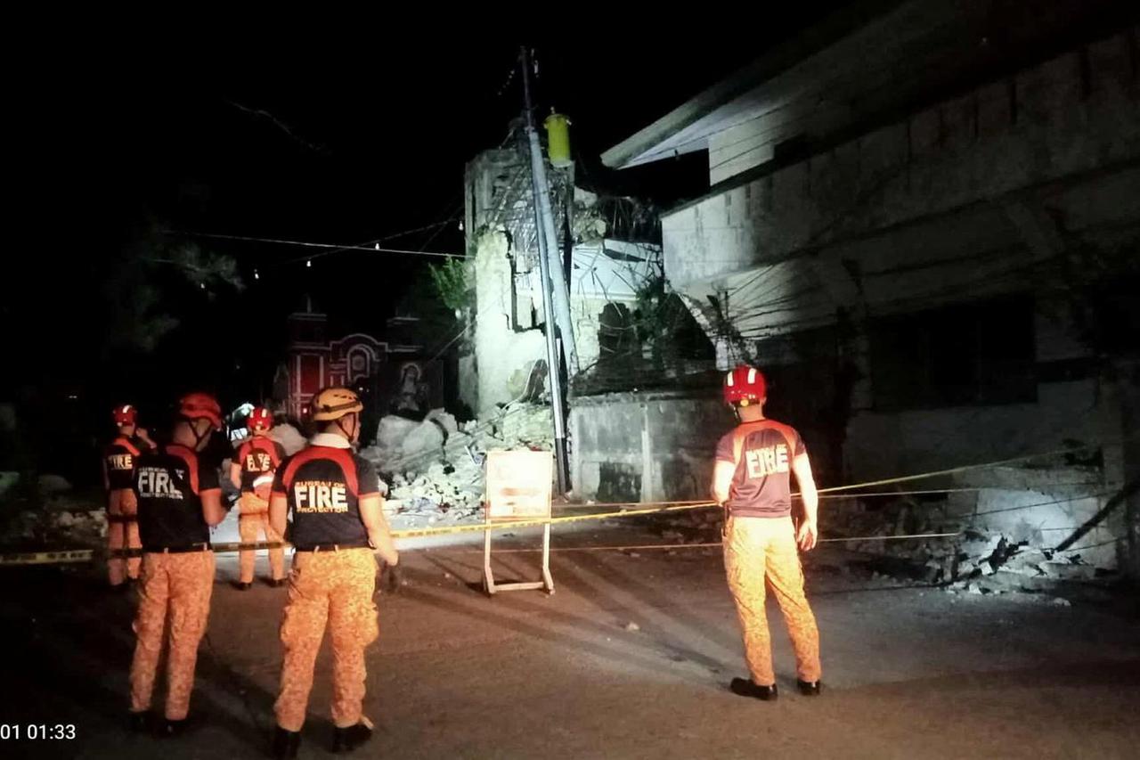 Magnitude 6.9 quake strikes central Philippines