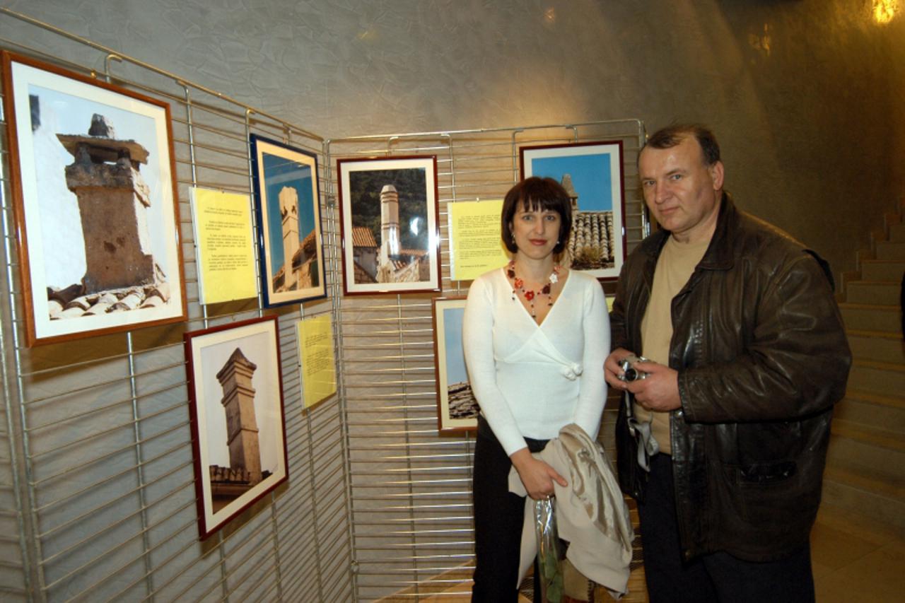 'za kulturu .12.01.06. izlozba fotografija...anela borcic i mirko matijas...matica hrvatske snimio:davor visnjic'