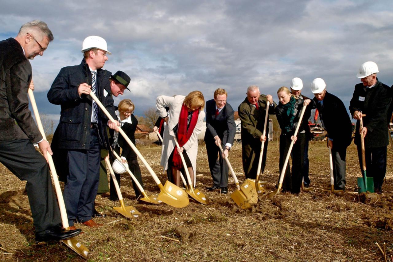 \'OLYMPUS DIGITAL CAMERA\'