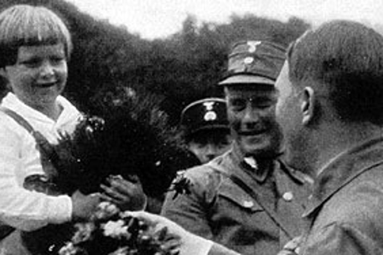 Hitler13_311.jpg