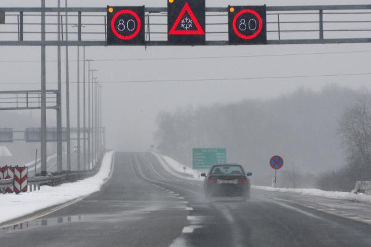 snijeg na autocesti (1)