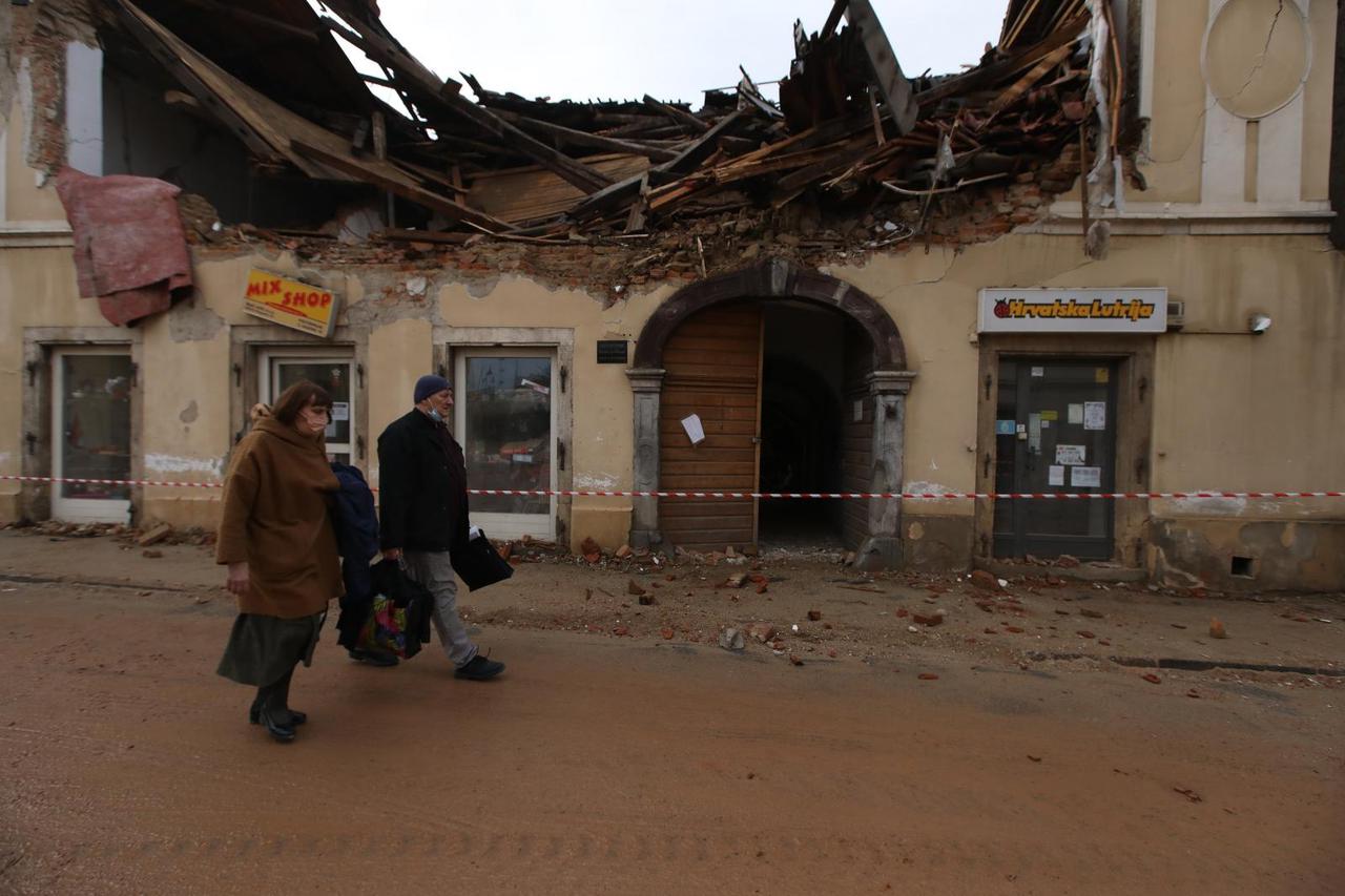 Dan nakon potresa u Petrinji i okolnim selima