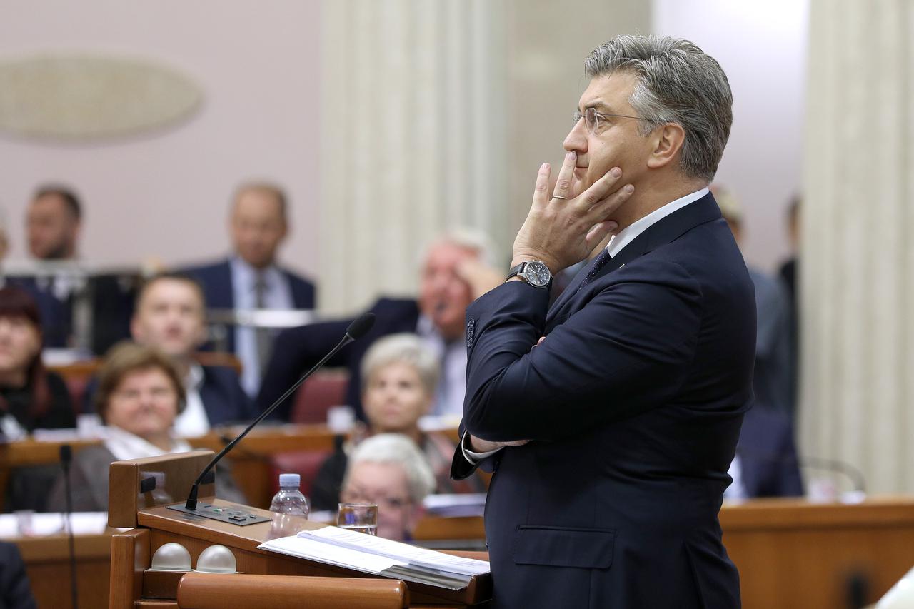 Zagreb: Oporba lupanjem ometa govor premijera Plenkovića u Saboru