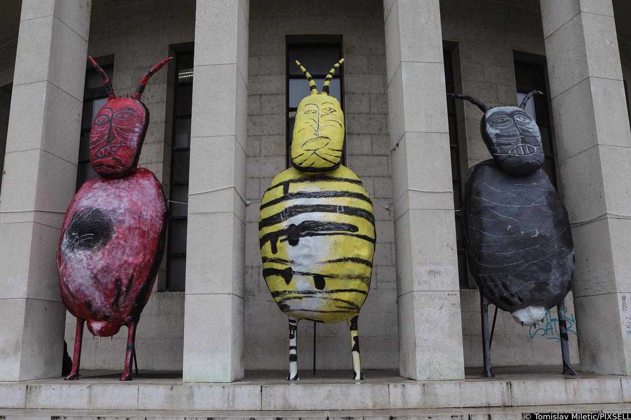 Zagreb: Postavljanje platna Slavka Kopača u HDLU