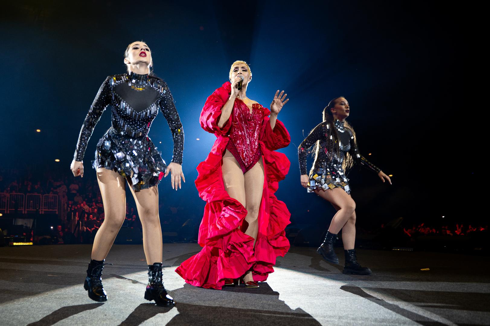 Dugoj kosi, koja je godinama bila njen zaštitni znak, rekla je zbogom i zamijenila je kratkom platinasto plavom pixie frizurom. 