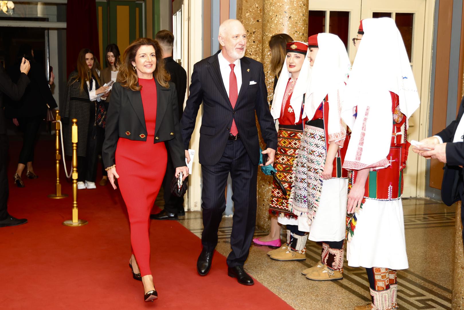 U Hrvatskom narodnom kazalištu Split održana je premijera nove produkcije opere 'Ero s onoga svijeta. Riječ je o naslovu koji je na splitskoj pozornici posljednji put premijerno izveden prije 25 godina. Na premijeru je došao i Andro Krstulović Opara sa suprugom Danielom Marasović Oparom