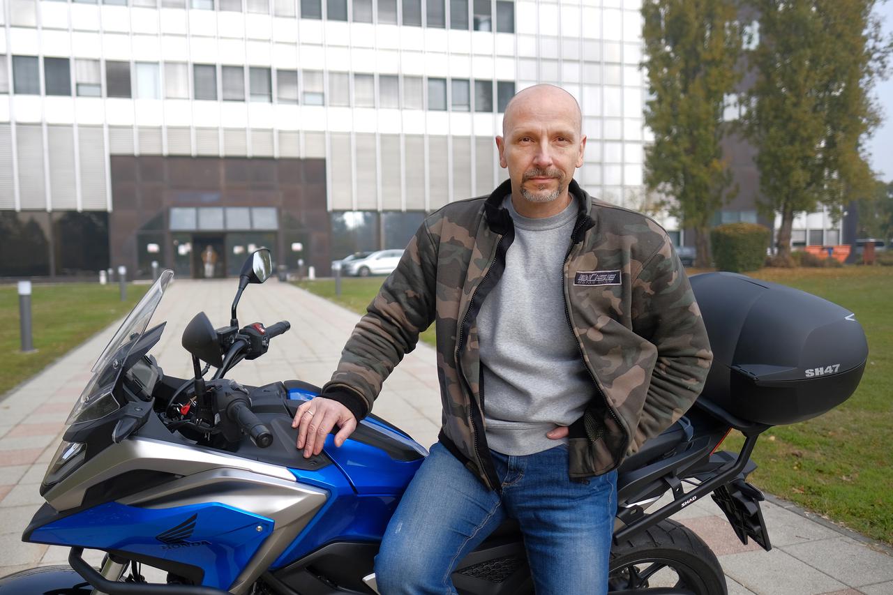 Aleksandar Stanković, voditelj i urednik emisije Nedjeljom u 2