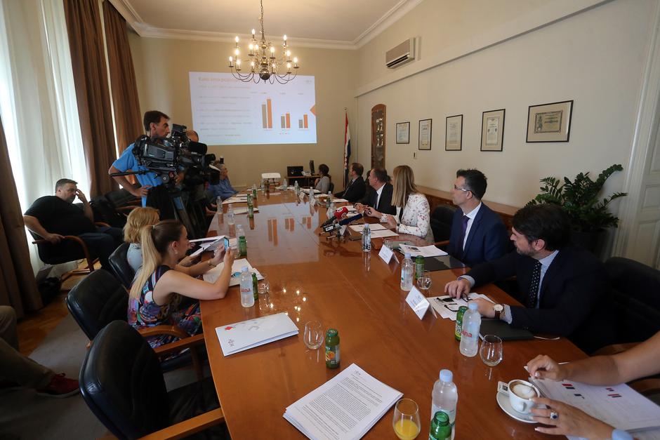 Konferencija za medije Hrvatske banke za obnovu i razvitak KATEGORIJE