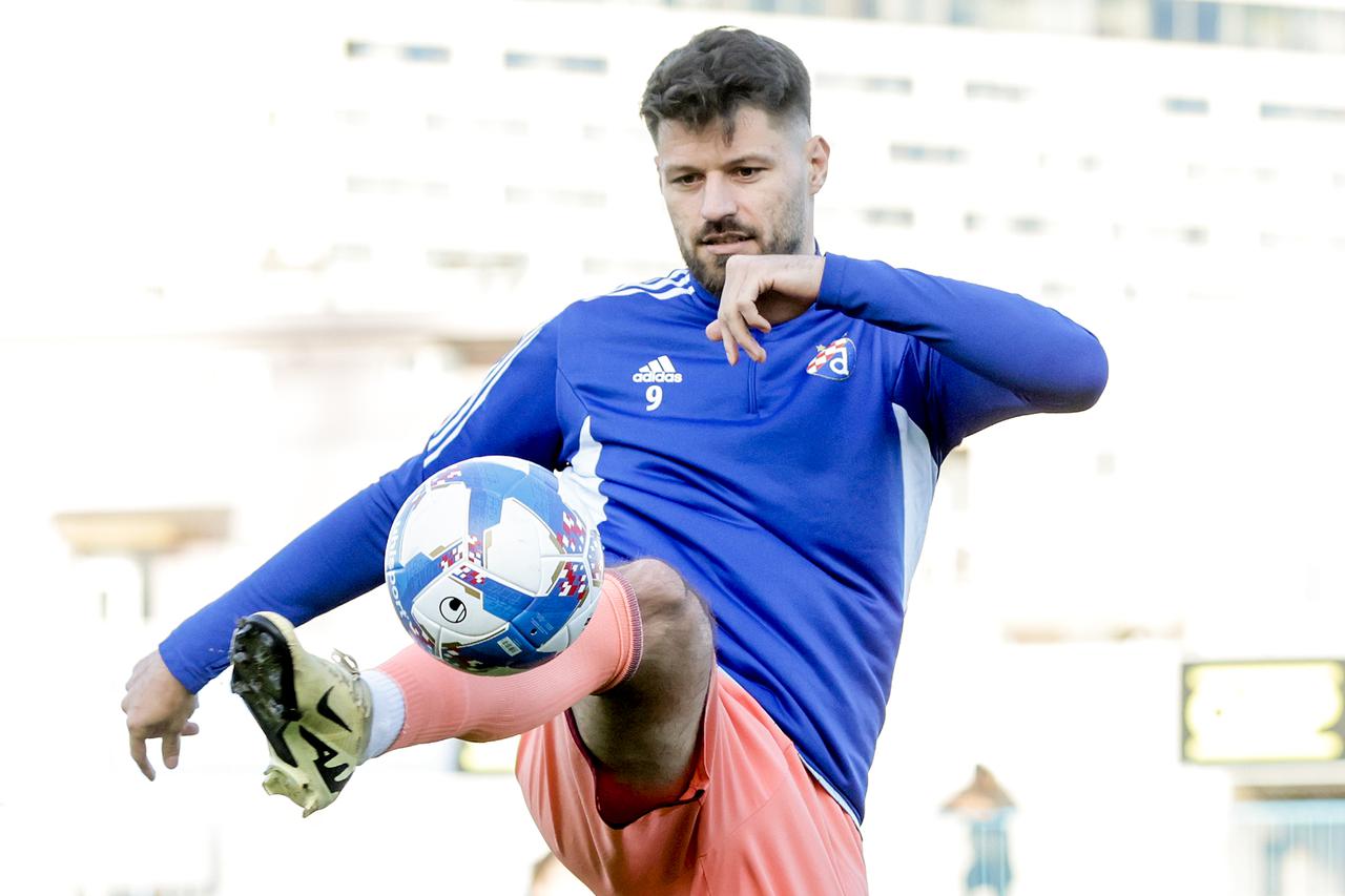 Zagreb: Zagrijavanje igrača prije početka utakmice NK Rudeš i GNK Dinamo