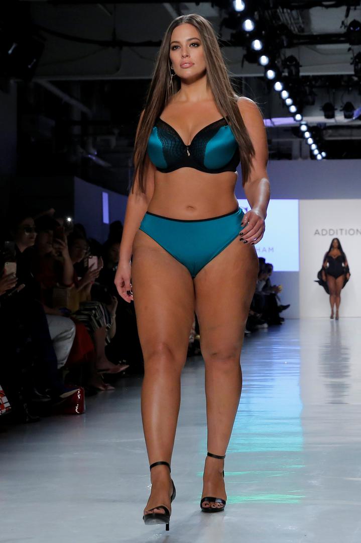 Uoči revije plus size model izjavila je: Mislim da modni svijet još ne shvaća ozbiljno plus size manekenke. 