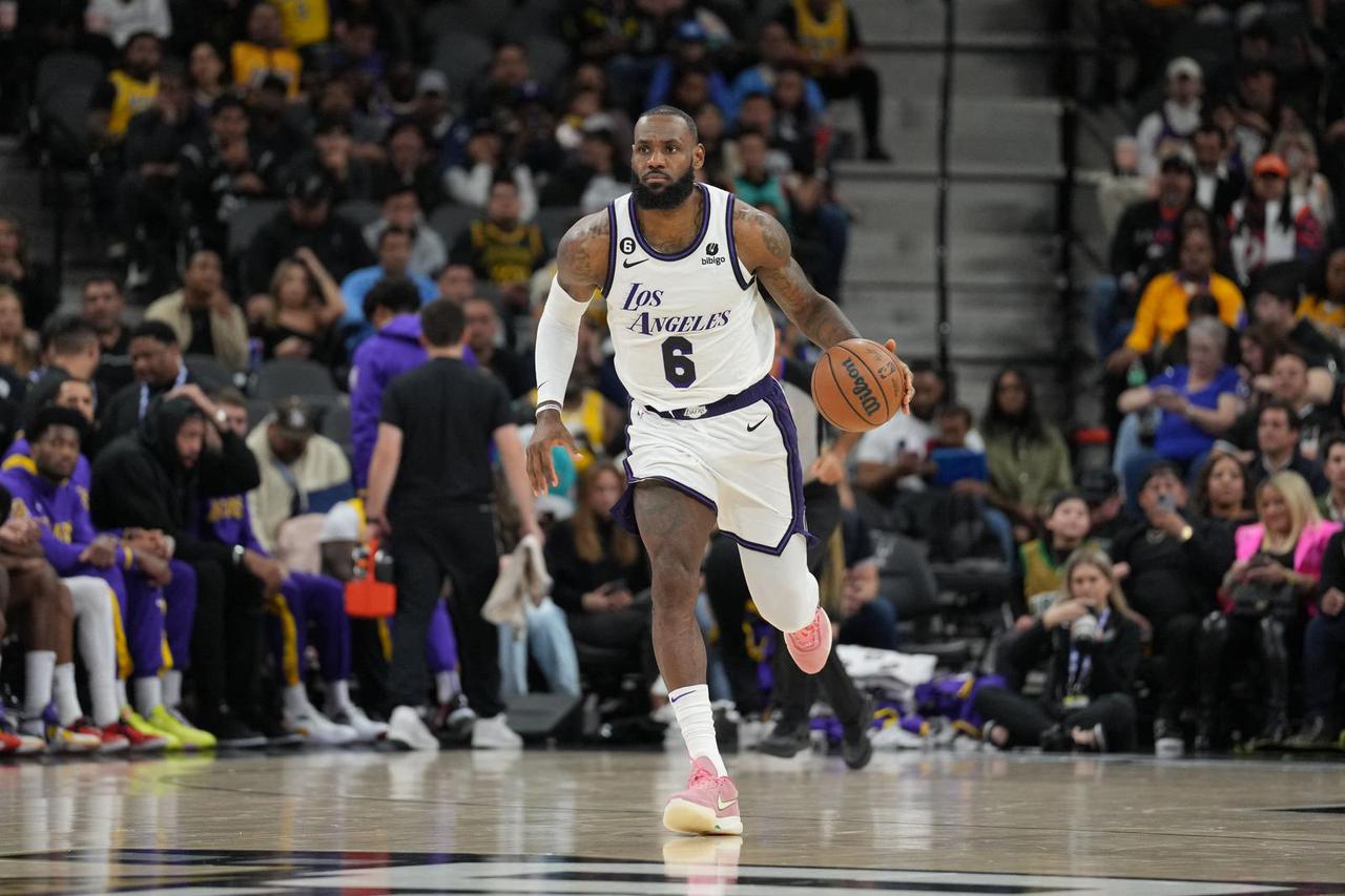 NBA: Los Angeles Lakers at San Antonio Spurs