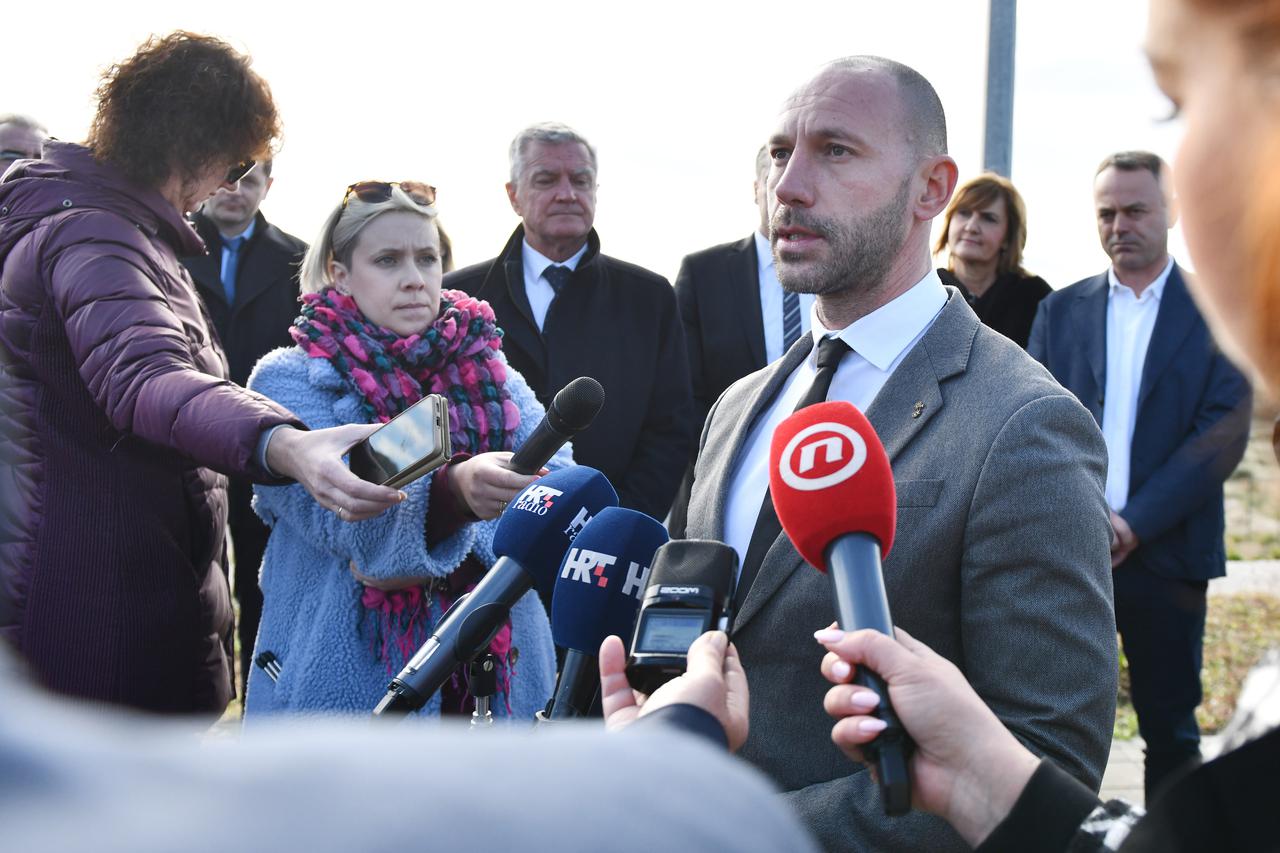 Šibenik: Ministar Damir Habijan u obilasku odlagališta otpada Bikarac