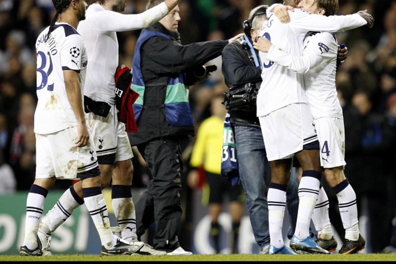 \'Tottenham Hotspur\'s William Gallas and Luka Modric (far right) hug as they celebrate with teammates winning the tie after the final whistle Photo: Press Association/Pixsell\'