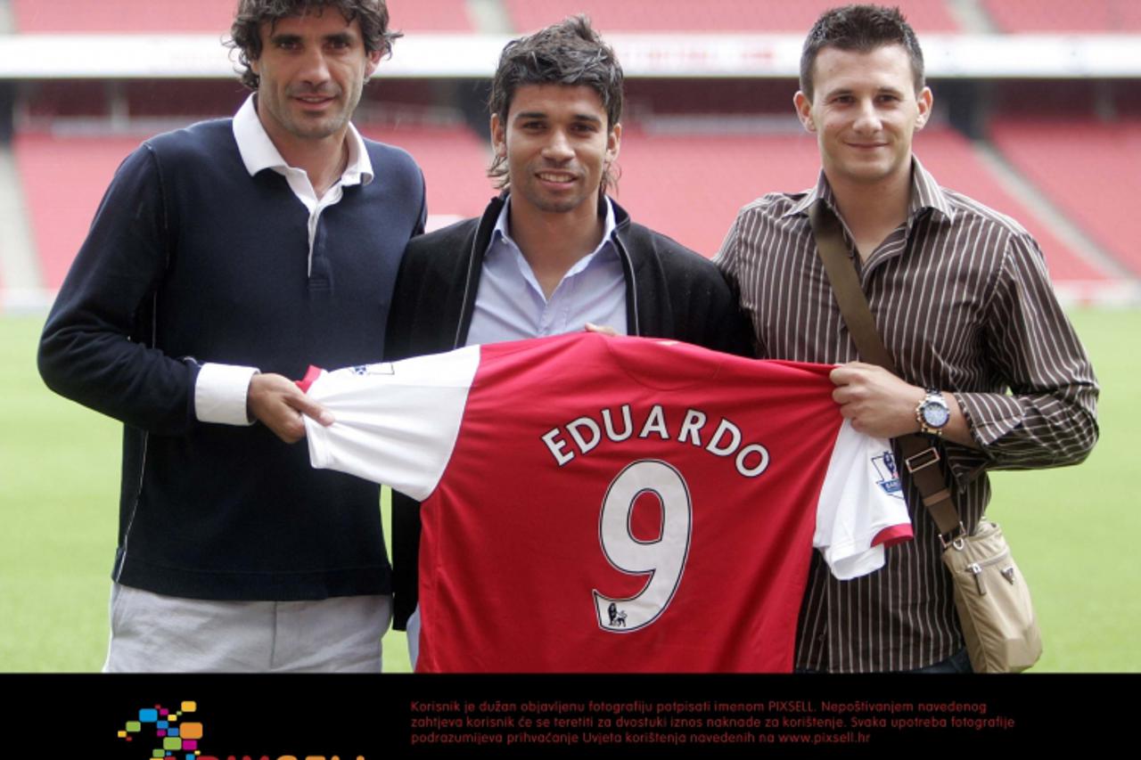 '03.07.2007., London, United Kingdom - Eduardo da Silva potpisao za Arsenal. Zoran Mamic, Dudu i Niky Vuksan.  Photo: Slavko Midzor/24sata'