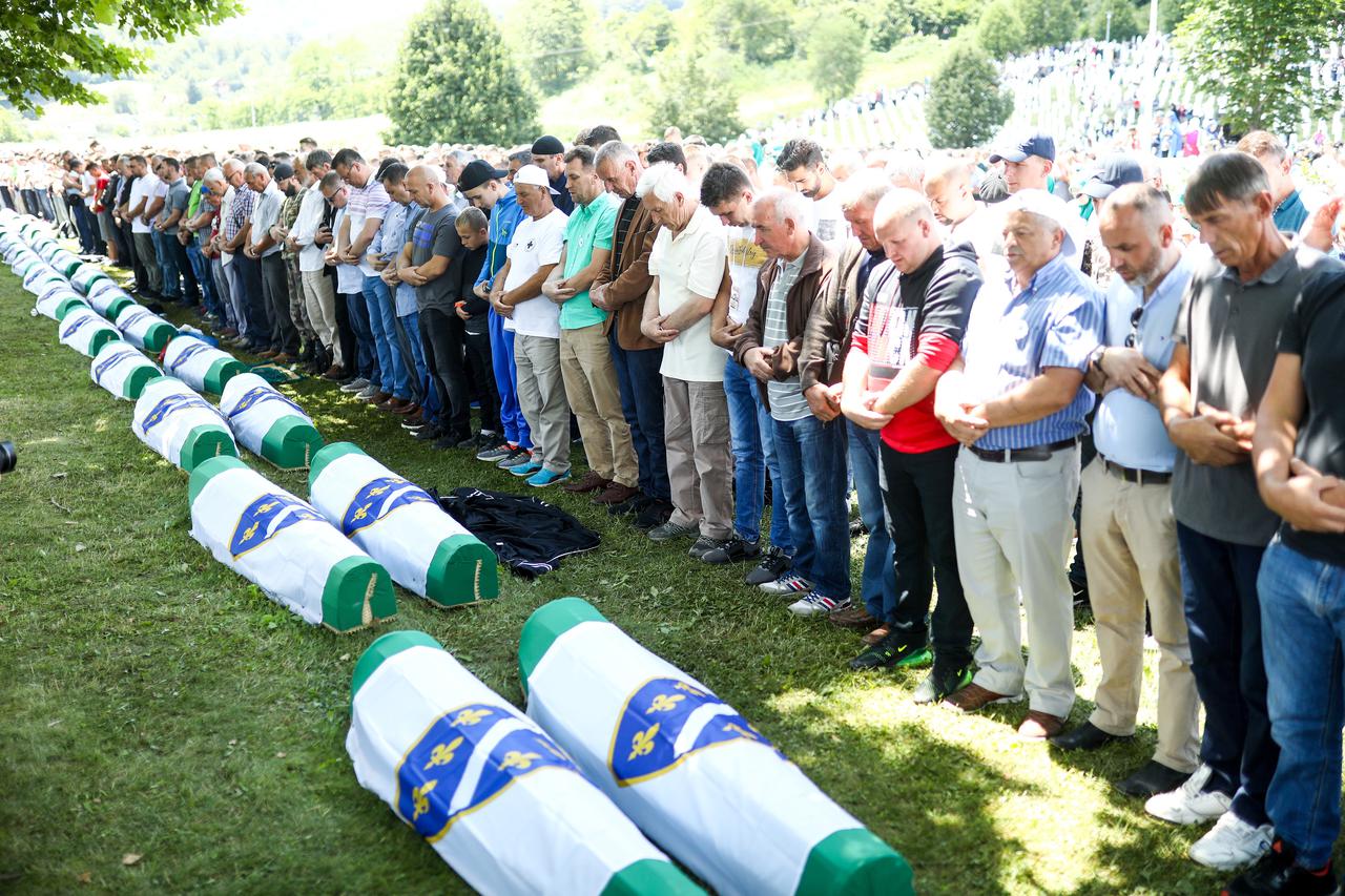 Dženaza za 33 identificirane žrtve genocida u Srebrenici