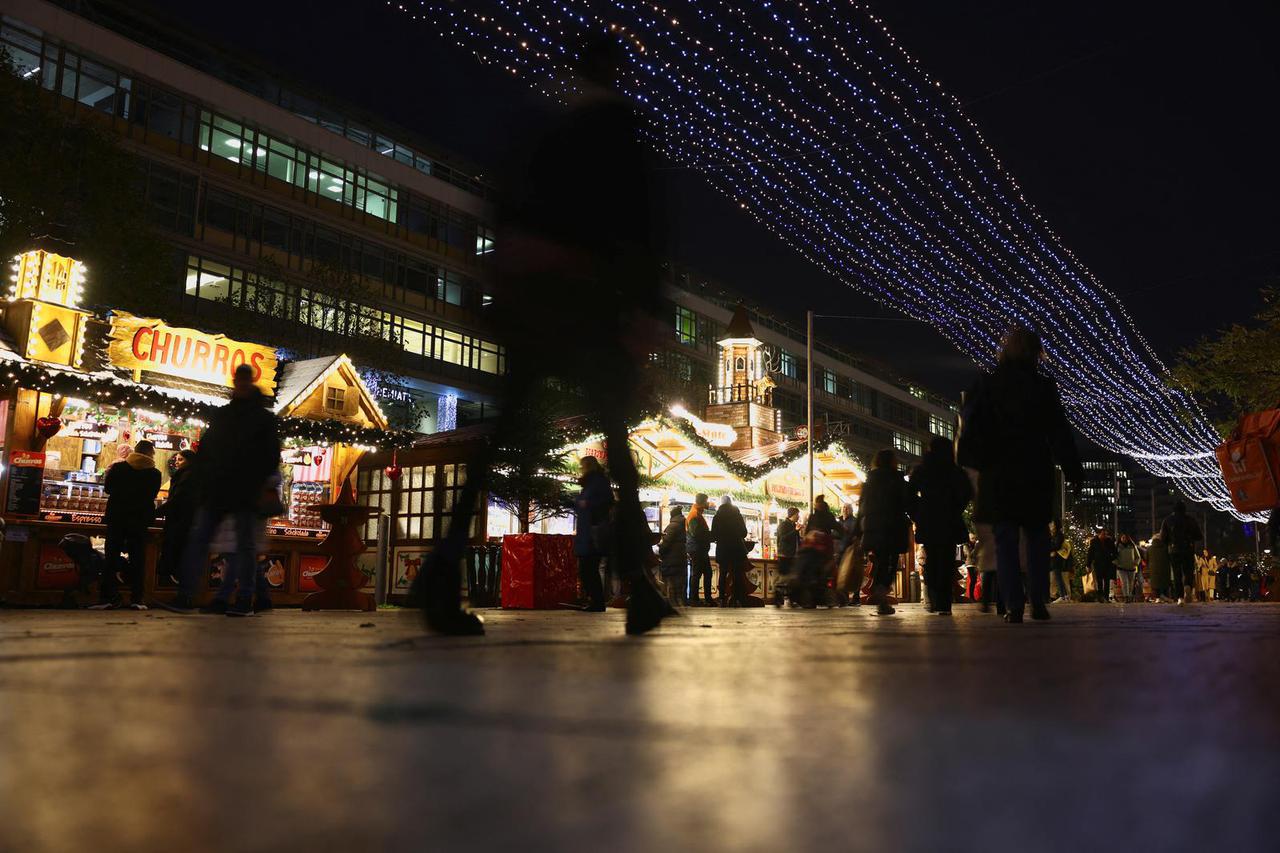 Christmas markets open in Berlin