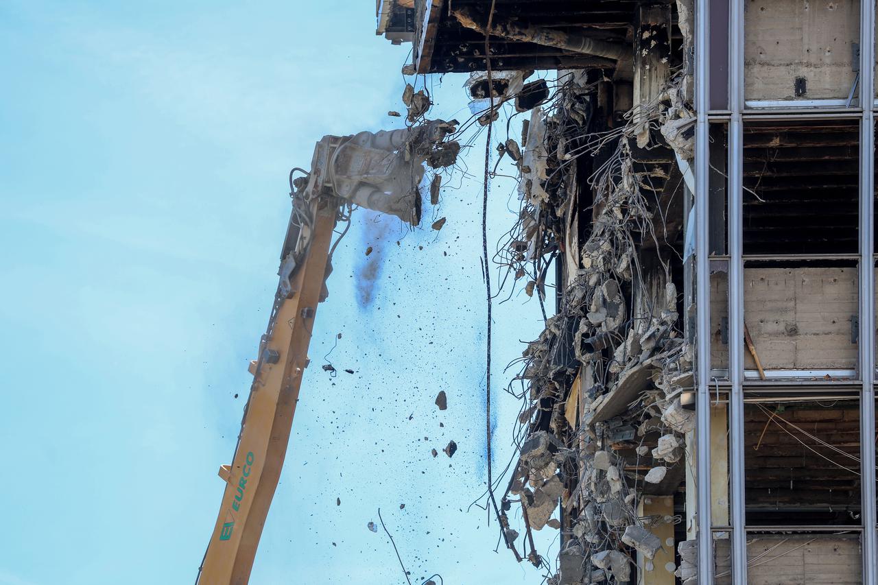 Zagreb:  Počelo uklanjanje dijela katova zgrade Vjesnika