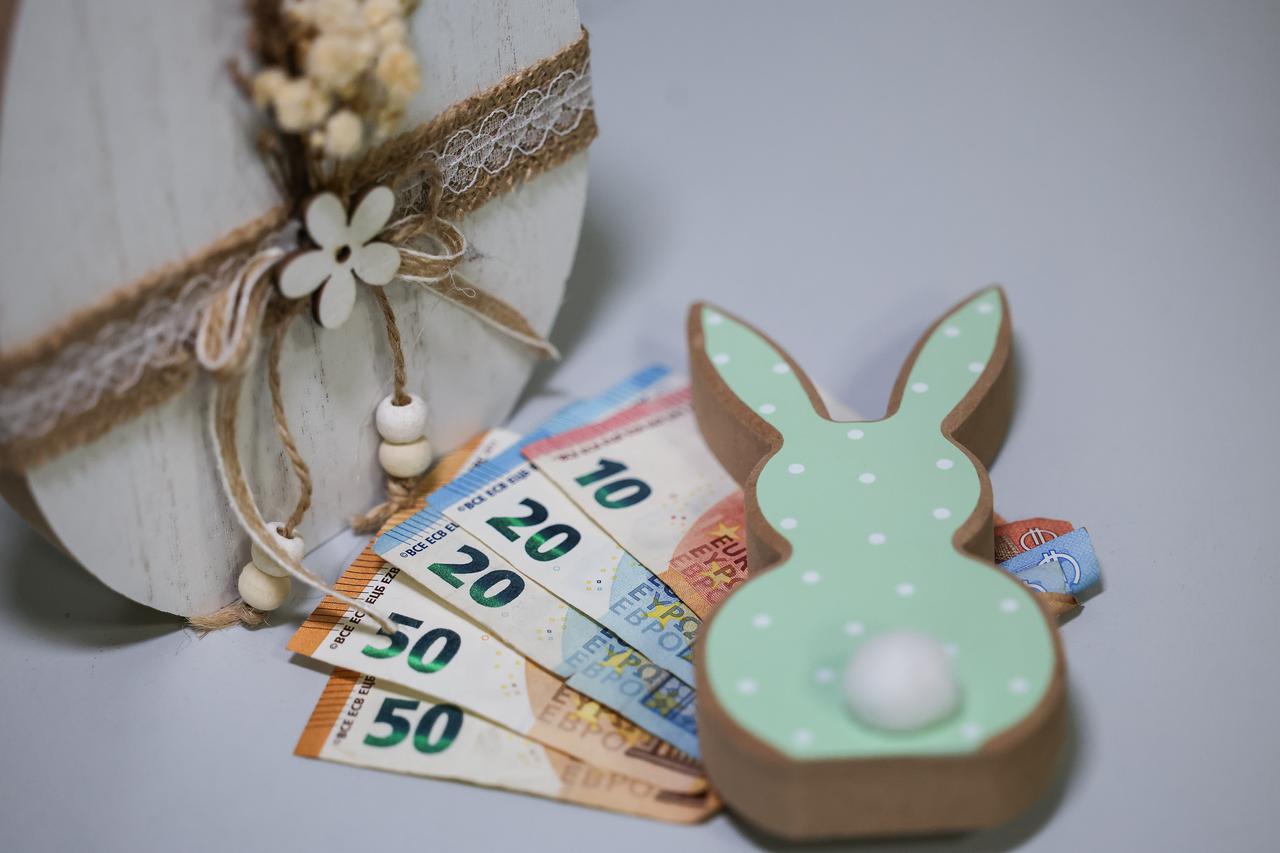 Zagreb: Ilustracija za isplatu uskrsnice