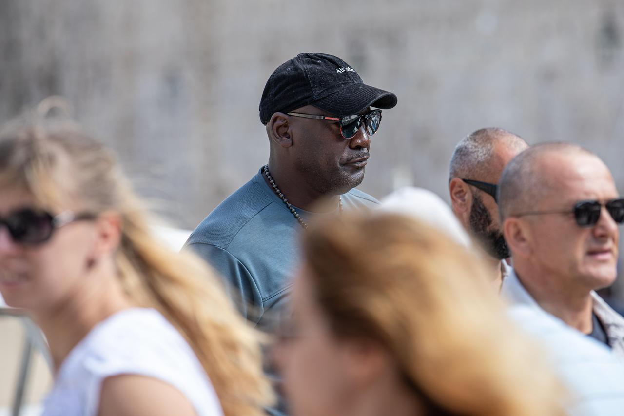 Michael Jordan sa suprugom Yvette u pratnji zaštitara prošetao Dubrovnikom
