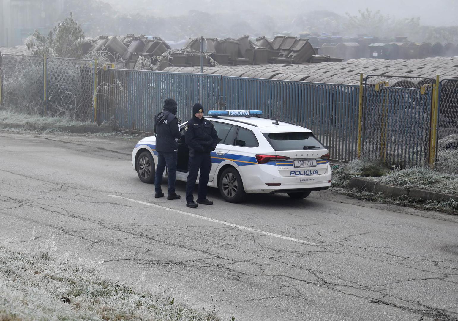 Nešto prije 7 sati u ponedjeljak odronio se novi dio brda na Jakuševcu