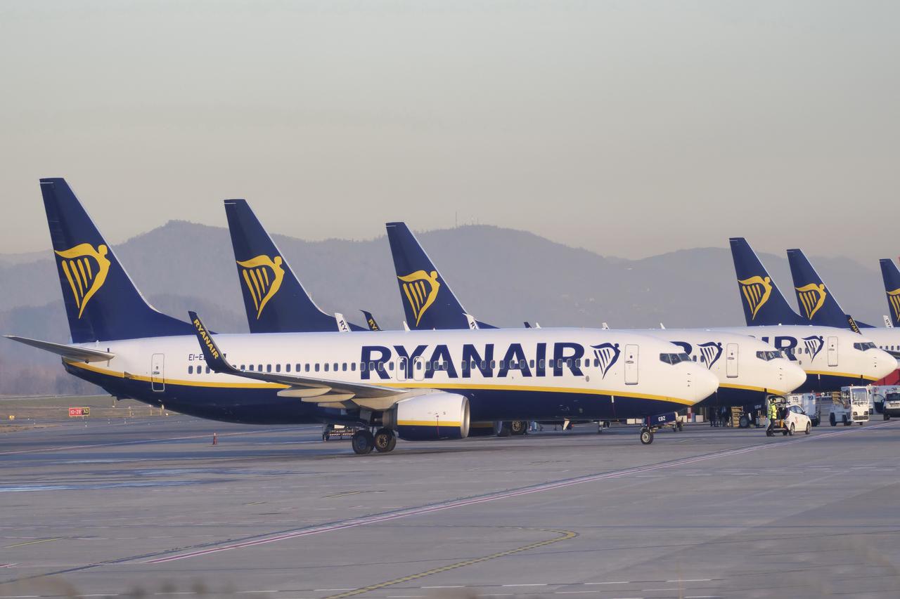 In view of the now approaching Christmas holidays, airfares are rising again.