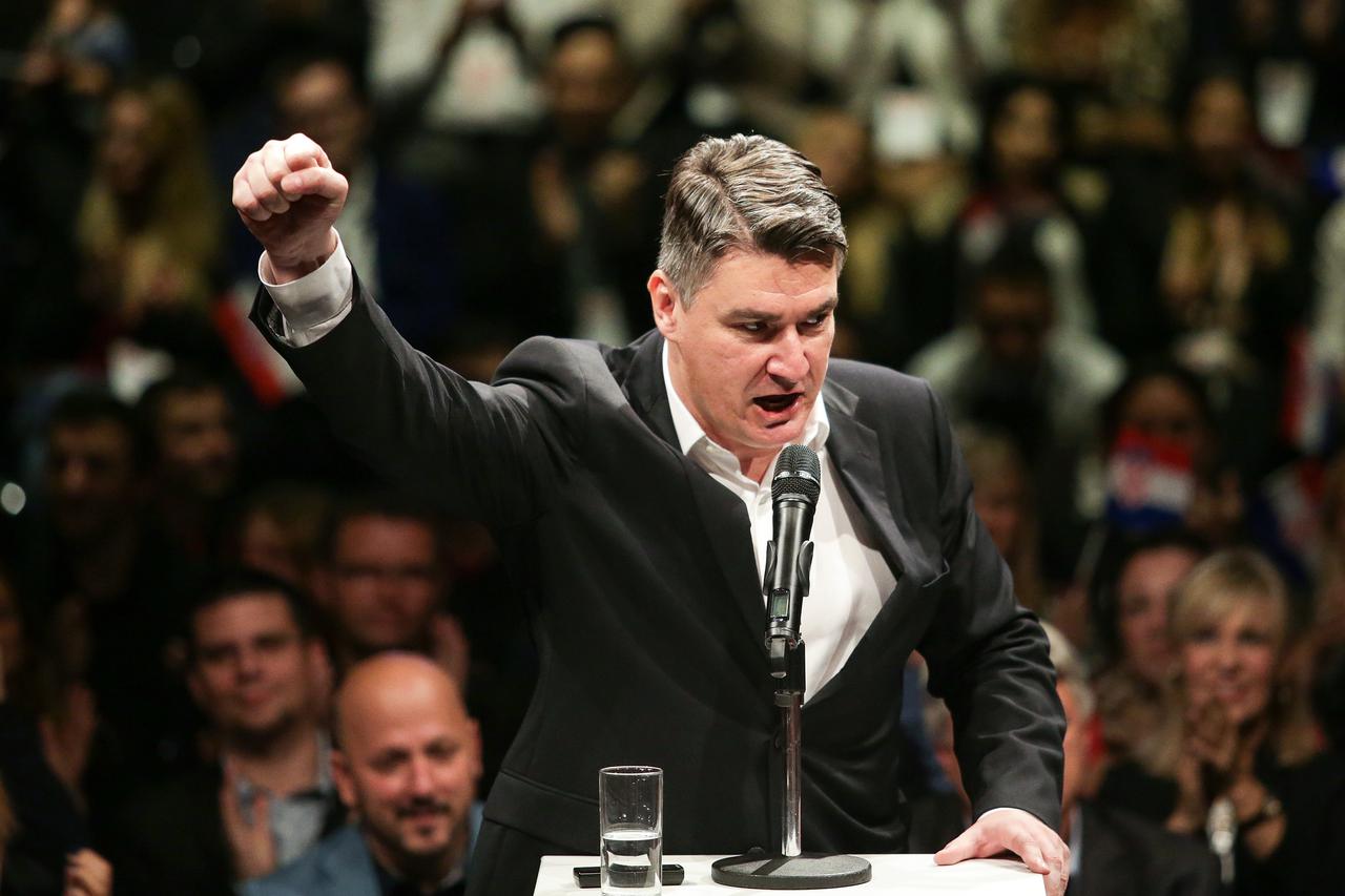 26.09.2015., Zagreb - Stranacka konvencija SDP-a u maloj dvorani zagrebackog Doma sportova, kojom  pocinje izborna utrka. Na skupu pod nazivom  Hrvatska raste SDP predstavlja novi program i izbornu kampanju. Zoran Milanovic.  Photo: Petar Glebov/PIXSELL