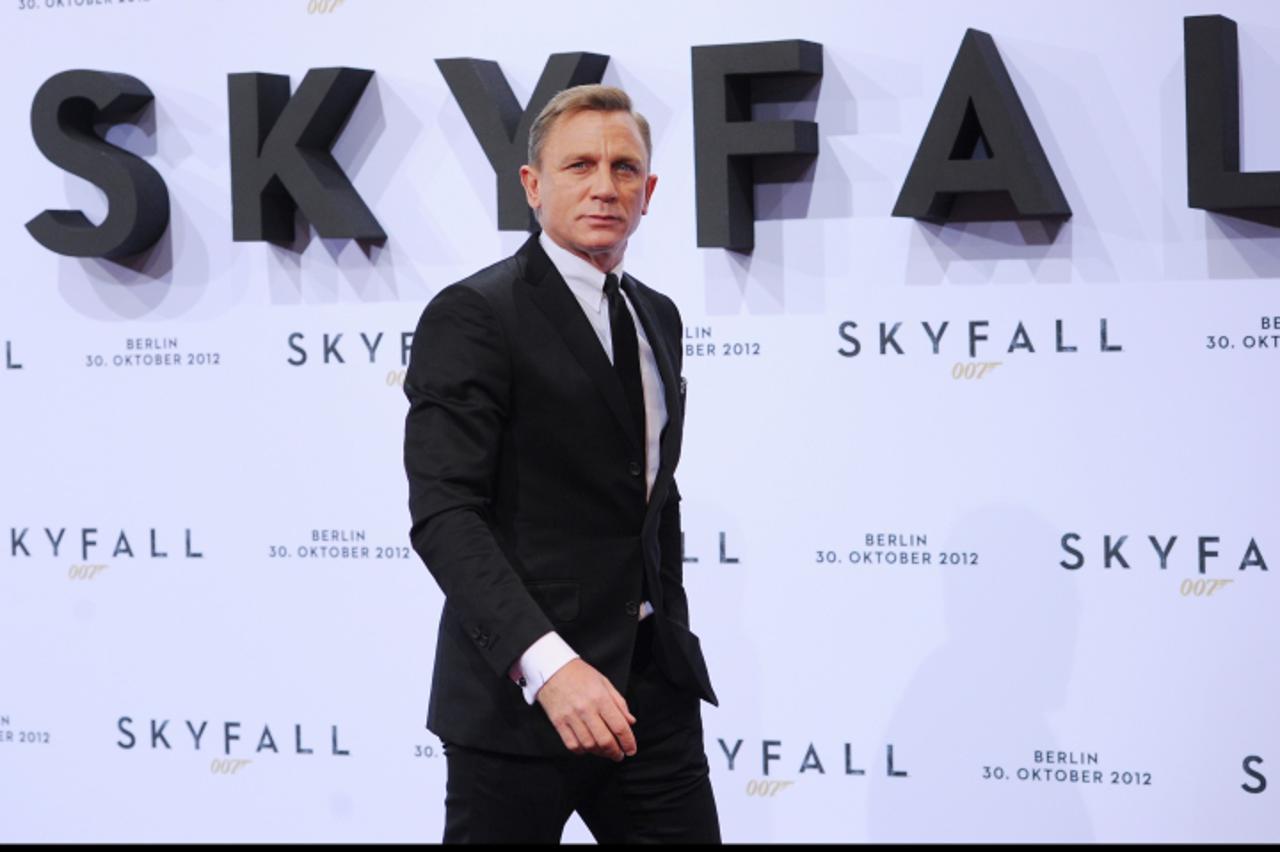 'British actor Daniel Craig arrives for the premiere of the new James Bond movie 'Skyfall' at the Musical Theatre at Potsdamer Platz in Berlin, Germany, 30 October 2012. Photo: Jens Kalaene/DPA/PIXS