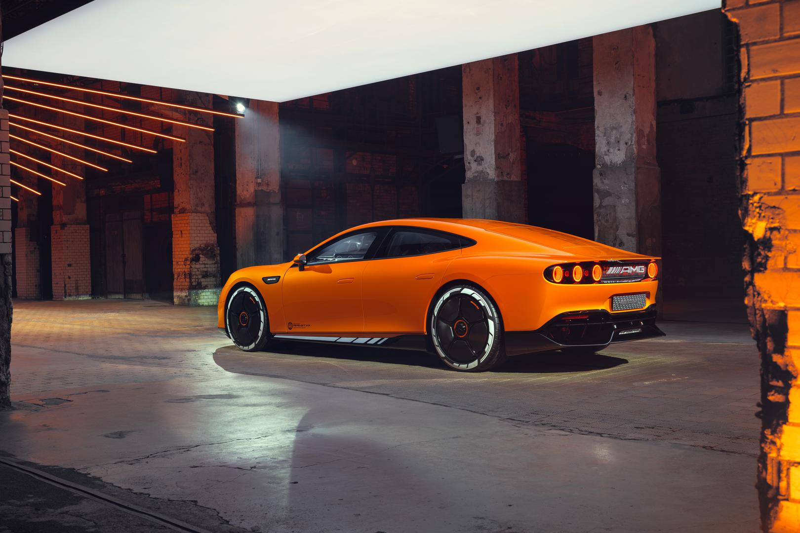 Svaki sklop motora ima vlastiti silicijev karbidni DC/AC pretvarač. Silicijev karbid, jedna od najtvrđih tvari na Zemlji – sa službenom ocjenom odmah ispod dijamanata – izuzetno je čvrst i otporan na toplinu, zbog čega se koristi i u raketnim motorima i kao zaštitni oklop na svemirskim teleskopima.