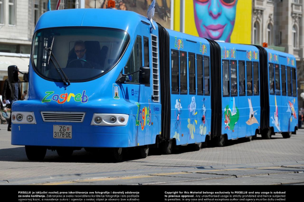 '22.04.2009., Zagreb - ZET-ov turisticki vlakic.  Photo: Marko Lukunic/PIXSELL'