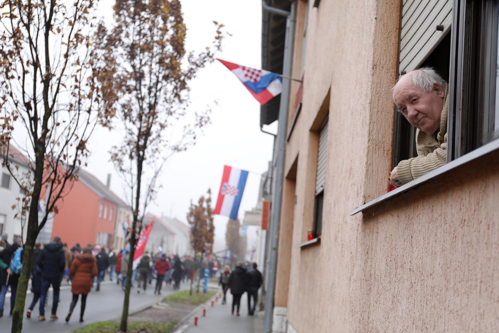  Vukovar - Dan sjecanja na zrtvu Vukovara i Skabrnje 1991.-2020. Krenula Kolona sjecanja u posebnim okolnostima zbog epidemije koronavirusa. 

Photo: Emica Elvedji/PIXSELL