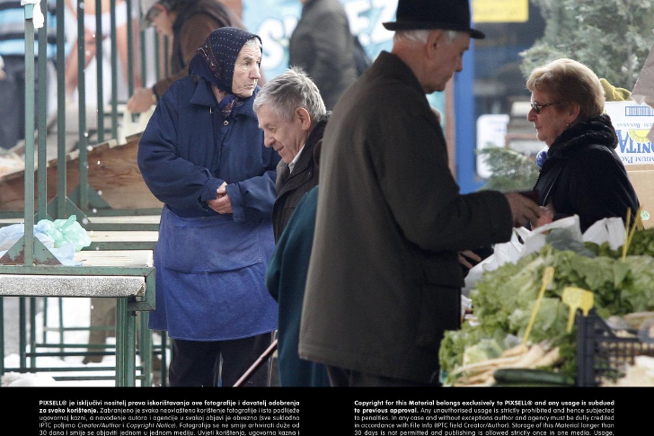 '25.02.2013., Cakovec - Cakovecka trznica zjapi prazna. Jedini kupci su umirovljenici, sigurni platise.   Photo: Vjeran Zganec-Rogulja/PIXSELL'