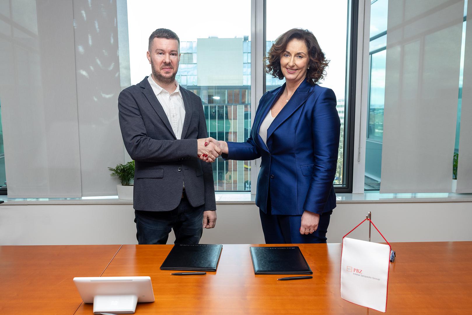 Jurica Gorup,  vlasnik i direktor društva Solaris Pons i Vedrana Jelušić Kašić, članica Uprave PBZ-a