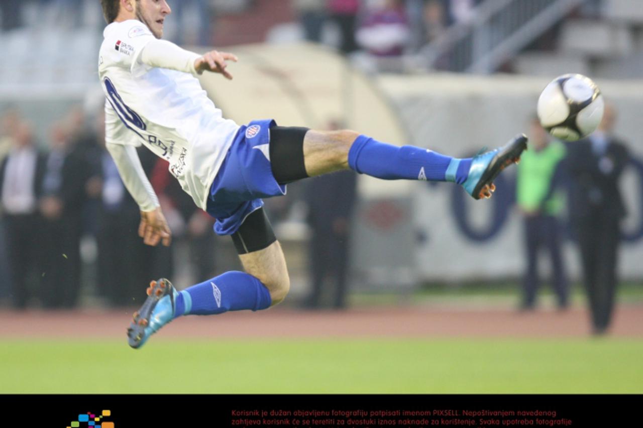 \'07.04.2010., Split - Druga polufinalna utakmica Kupa Hrvatske u nogometu u kojoj su se susreli NK Hajduk i NK Dinamo.  Duje Cop u skoku za loptom. Photo: Ivo Cagalj/PIXSELL\'