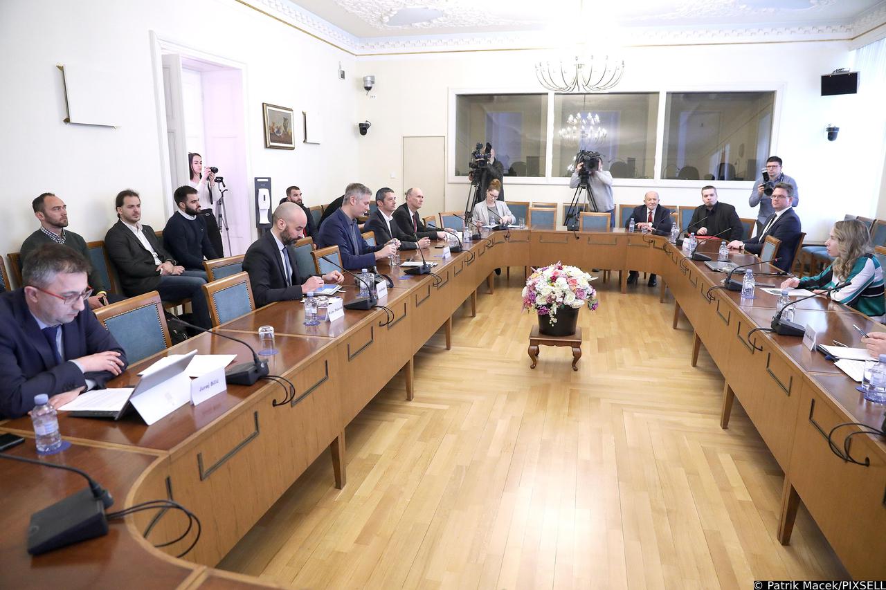 Zagreb: Okrugli stol "Neka bude volja stroja"