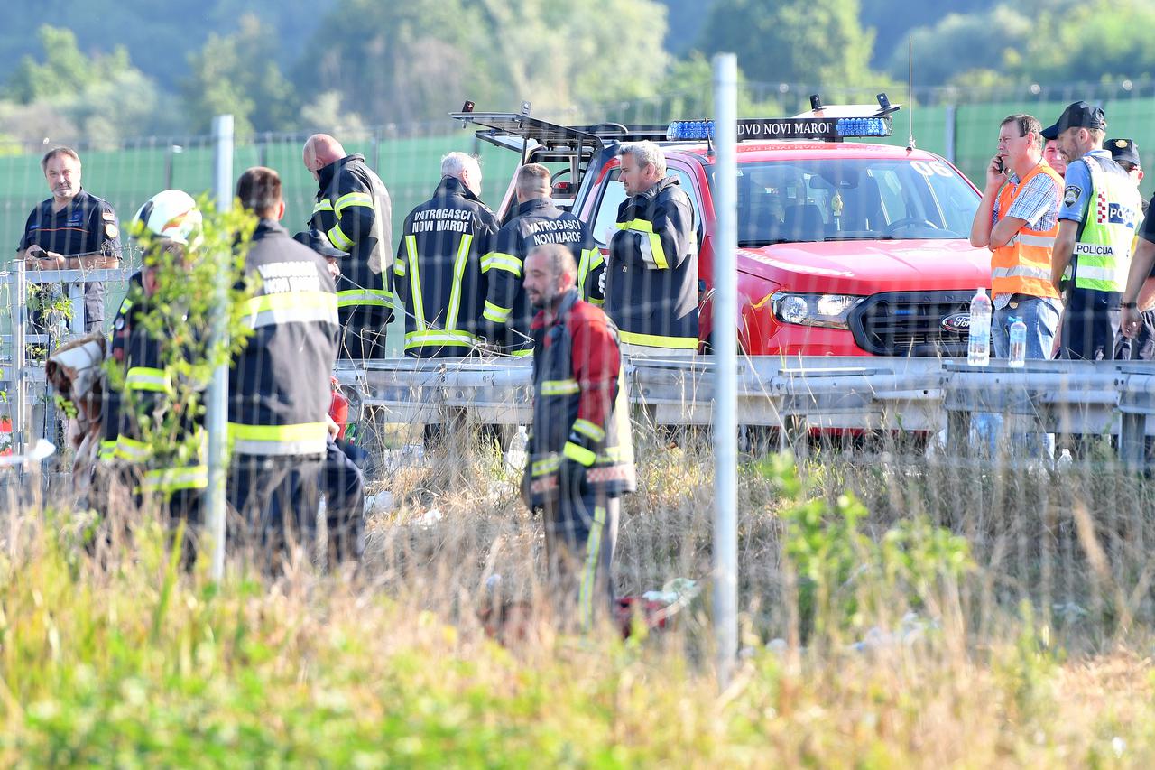 Teška nesreća na A4: Sletio autobus, hitna i policija odnose ranjene putnike