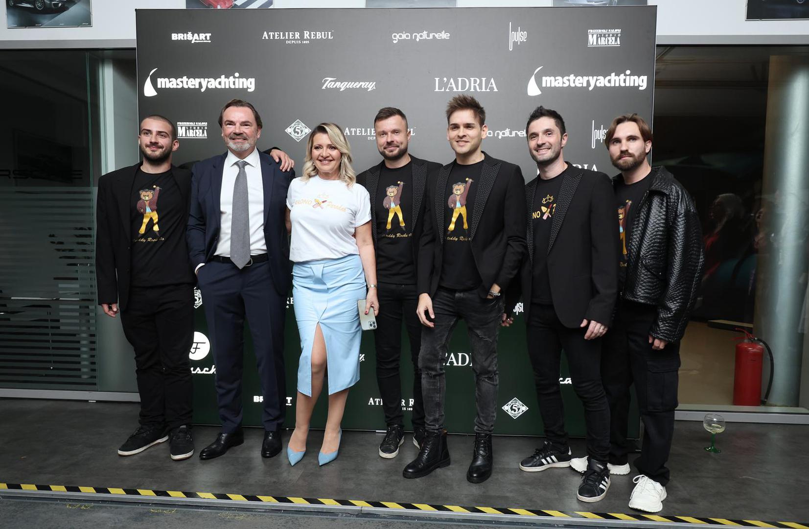 Brojne uzvanike tijekom revije zabavljali su dečki iz benda Pravila igre. 