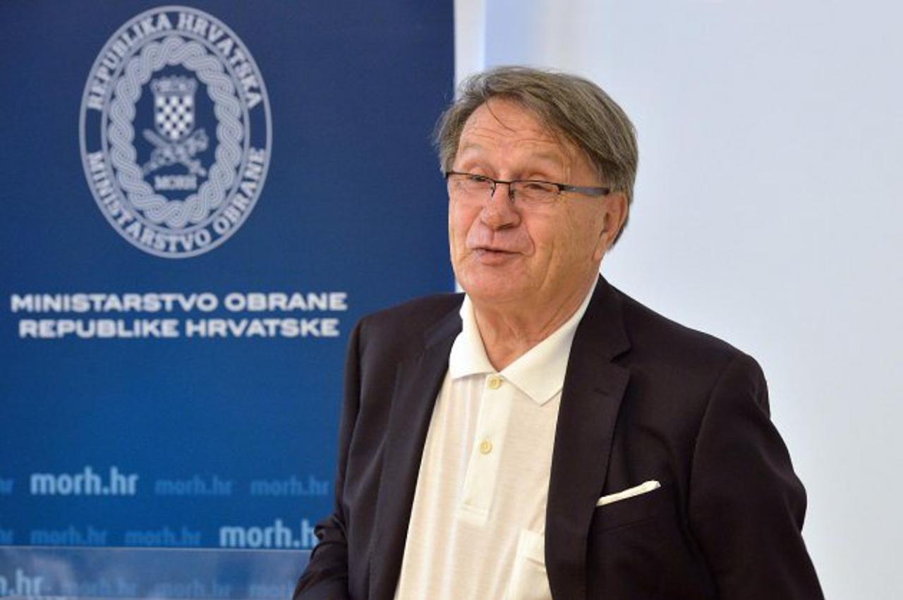 Ćiro Blažević i izbornik Zlatko Dalić s hrvatskim vojnicima