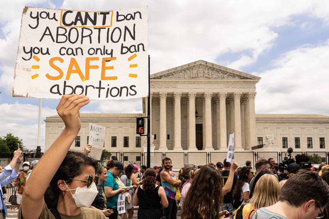 Roe v. Wade Overturned by Supreme Court (6/24/22)
