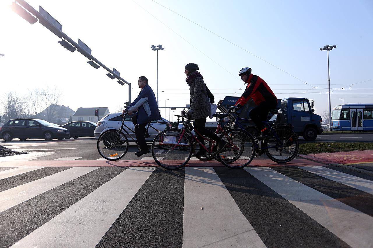 13.02.2015., Zagreb - Svjetski dan zimskog bicikliranja na posao mnogi su gradjani obiljezili odlaskom biciklom na posao. Photo: Goran Stanzl/PIXSELL