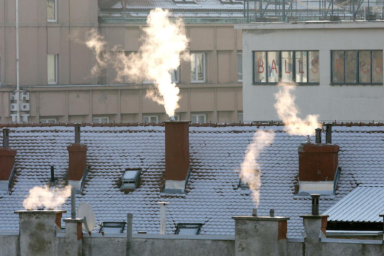 Zagreb: Aktivni dimnjaci na krovovima ku?a pokazuju koliko je zaista hladno vani