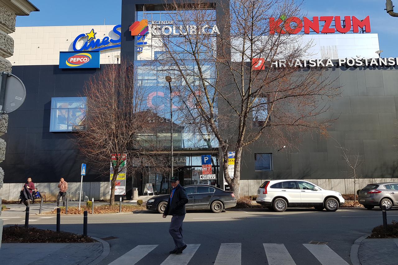 Pucnjava kod Golubica Mall-a u Vukovaru