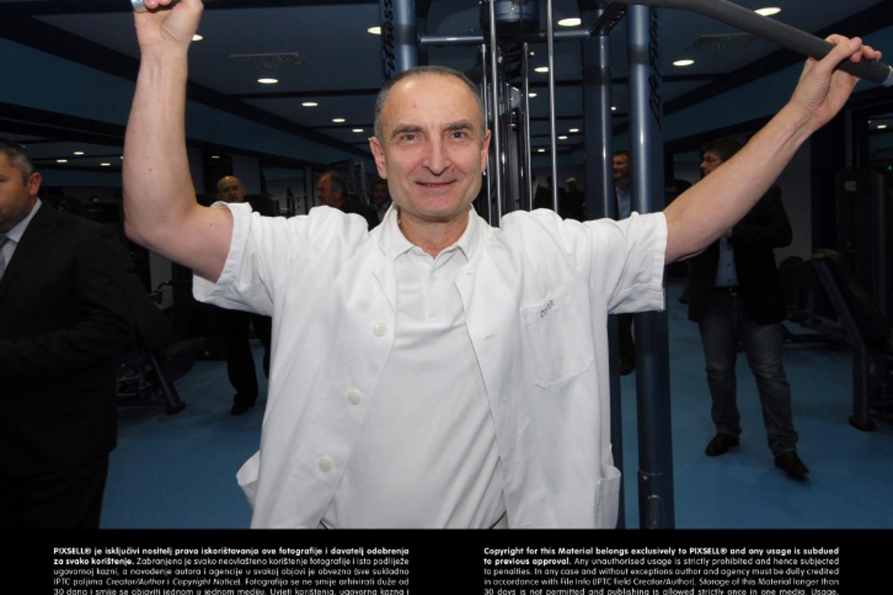 '13.12.2012., Daruvar - U sklopu Daruvarskih toplica danas otvoren visemilijunski vrijedan najsuvremeniji Fitness centar, a kojemu je kum postao trener svih trenera Miroslav Ciro Blazevic. Dr. Bozidar
