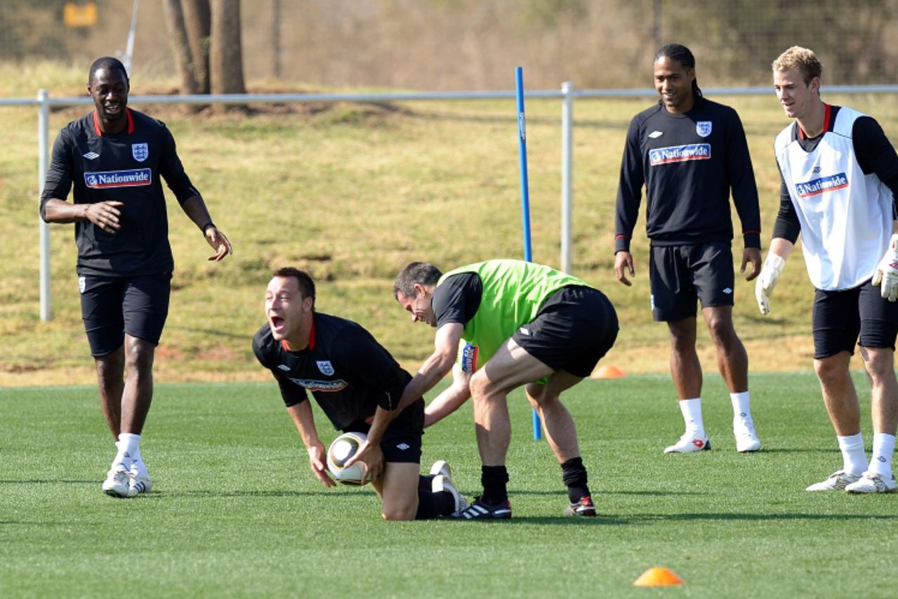 'England\'s defender John Terry (2nd L) takes the ball during a training session at the Royal Bafokeng Sports Campus near Rustenburg on 26 June, 2010, ahead of their 2010 World Cup, second round, game