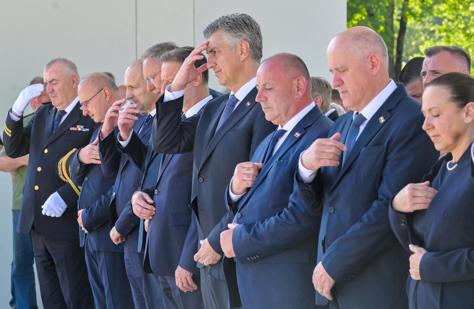 Svoje oružane snage Hrvatska je stvarala u složenim okolnostima raspada bivše države, SFRJ i Domovinskog rata.