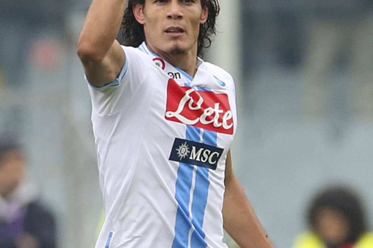 'Napoli\'s Edinson Cavani celebrates after scoring against Fiorentina during their Italian Serie A soccer match at the A. Franchi stadium in Florence January 20, 2013. REUTERS/Giorgio Benvenuti (ITALY