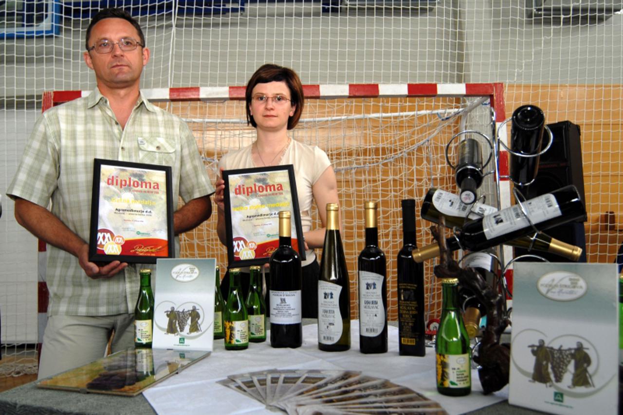 '10.08.2010., Cakovec- Vodstvo sajma u Radgoni dalo izvjestaj o postignutim uspjesima medjimurskih vinara. Vinski podrum Agromedjimurje, na sajmu u Radgoni osvojio zlatnu medalju. ARHIVA Photo: Vjeran